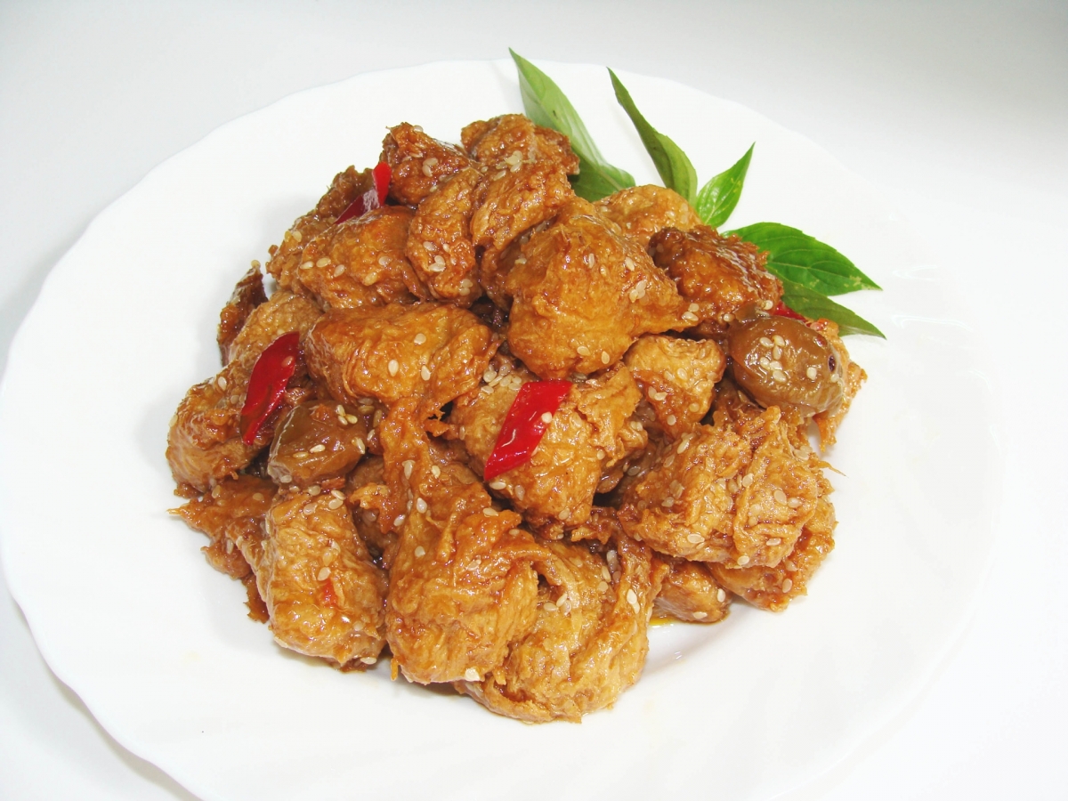 VEGGIE CHICKEN CUBES WITH PLUM FLAVOR(VEGAN)